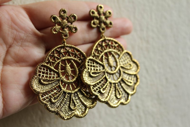 蕾絲黃銅耳環 - 耳環/耳夾 - 其他材質 金色