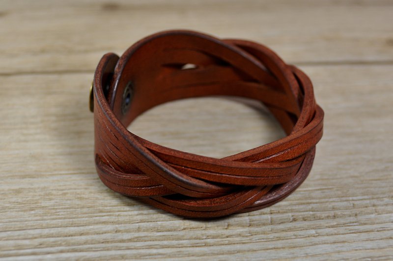 【kuo's artwork】 Hand made leather bracelet - Bracelets - Genuine Leather Brown