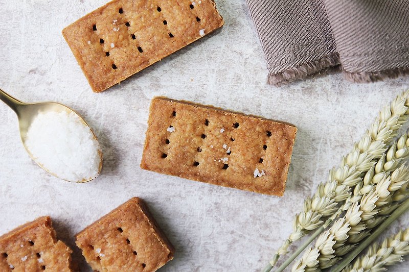 Salted honey shortbread | delicate nutritious biscuits made with healthy whole grain flour - คุกกี้ - อาหารสด สีกากี