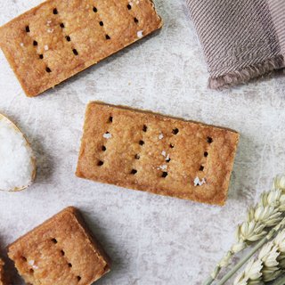 Salted honey shortbread | delicate nutritious biscuits made with healthy whole grain flour