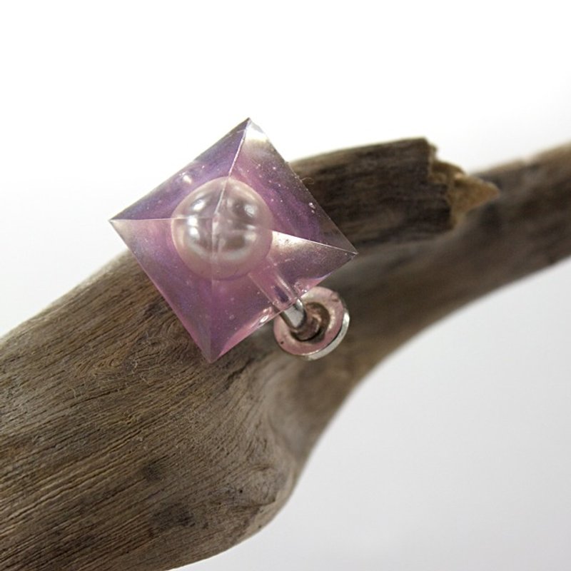 Pyramid earrings single (Pearl minimum polarized light purple) - ต่างหู - วัสดุอื่นๆ สีม่วง