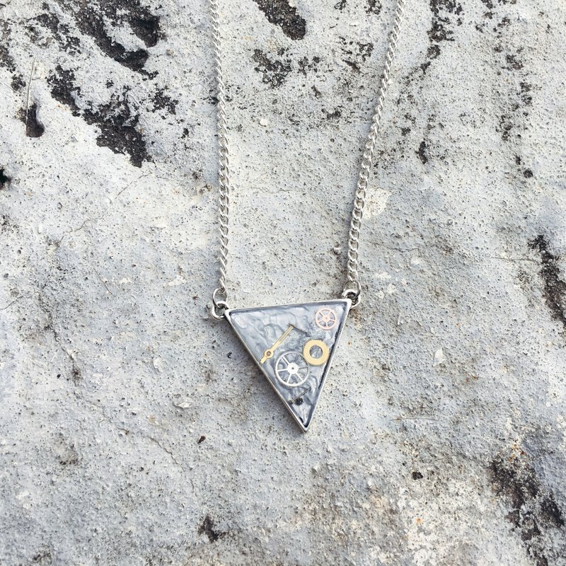 冷凍タイム|パートの三角形のネックレス（シルバー） - ネックレス - 金属 ホワイト