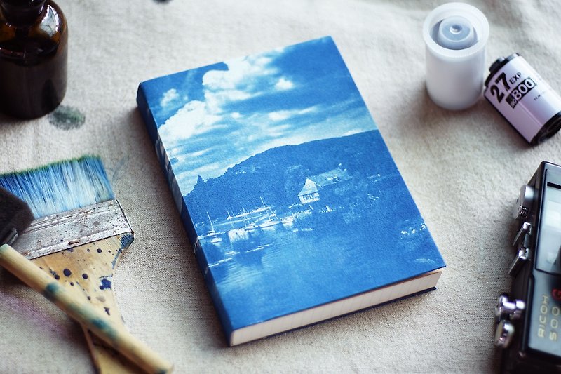 Handmade Blue Sun Notebook-Vernon Scenery - สมุดบันทึก/สมุดปฏิทิน - กระดาษ สีน้ำเงิน