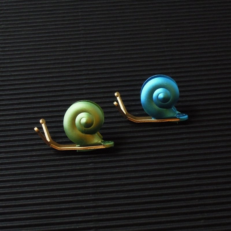 Desk + 1 │ slow living snail magnet group (2 installed) -A - Stickers - Other Metals Multicolor