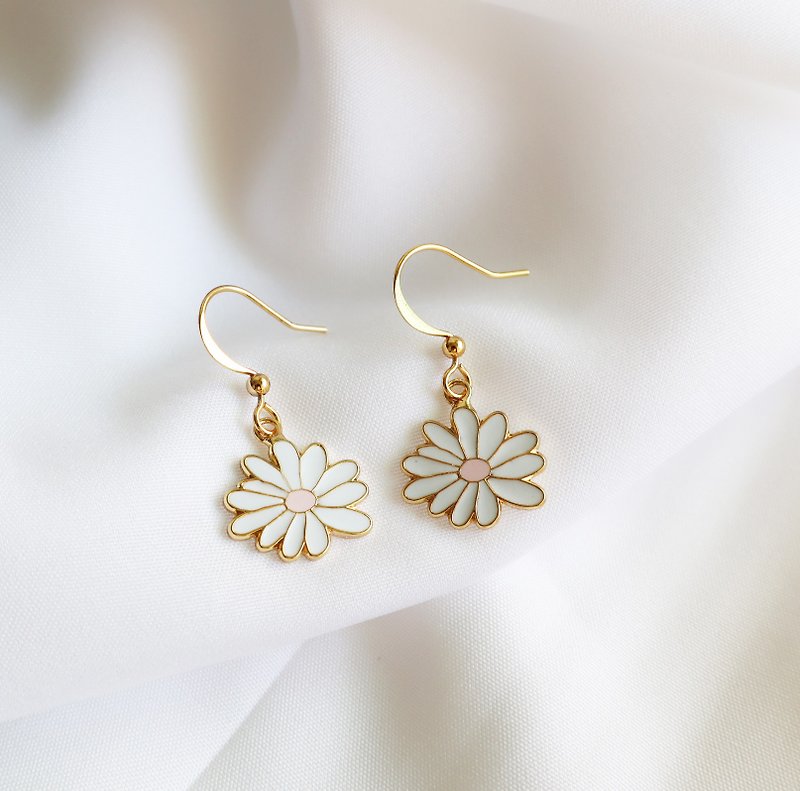 Daisy Earrings Clip-On Romantic Birthday Gift Spring New Clip Earrings - Earrings & Clip-ons - Enamel 
