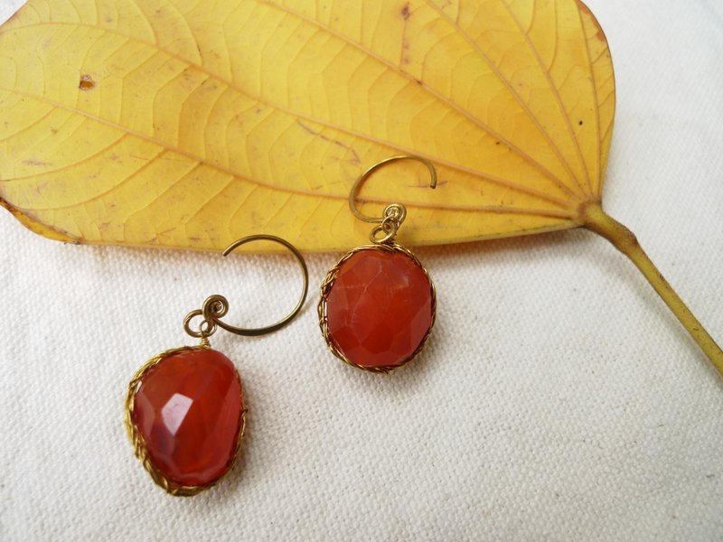 Nest_Carnelian Bronze Earrings - ต่างหู - เครื่องเพชรพลอย สีแดง