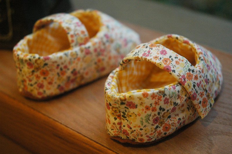 Yellow floral baby shoes - รองเท้าเด็ก - วัสดุอื่นๆ สีส้ม