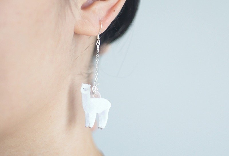 [Horned forest] little ball of fur sterling silver earrings (ear clip can be changed) - ต่างหู - วัสดุอื่นๆ 