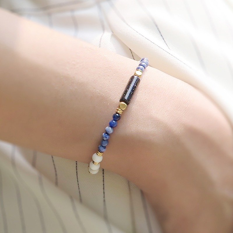 Soda-like mood ◆ blue- natural mineral / soda Stone / blue gravel / white coral / brass / neutral models / bracelet bracelet gift custom design - สร้อยข้อมือ - เครื่องเพชรพลอย สีน้ำเงิน