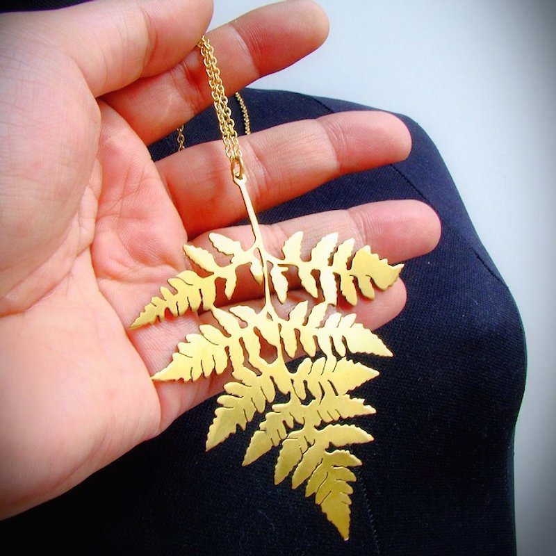 Fern leaf pendant in brass hand sawing ,Rocker jewelry ,Skull jewelry,Biker jewelry - 項鍊 - 其他金屬 