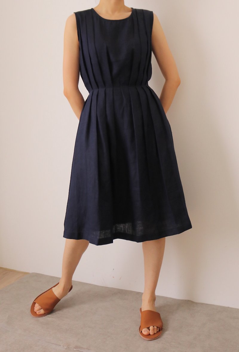 Etude Dress dark blue sleeveless linen summer wedding banquet micro dress (other colors can be customized) - ชุดเดรส - ผ้าฝ้าย/ผ้าลินิน 
