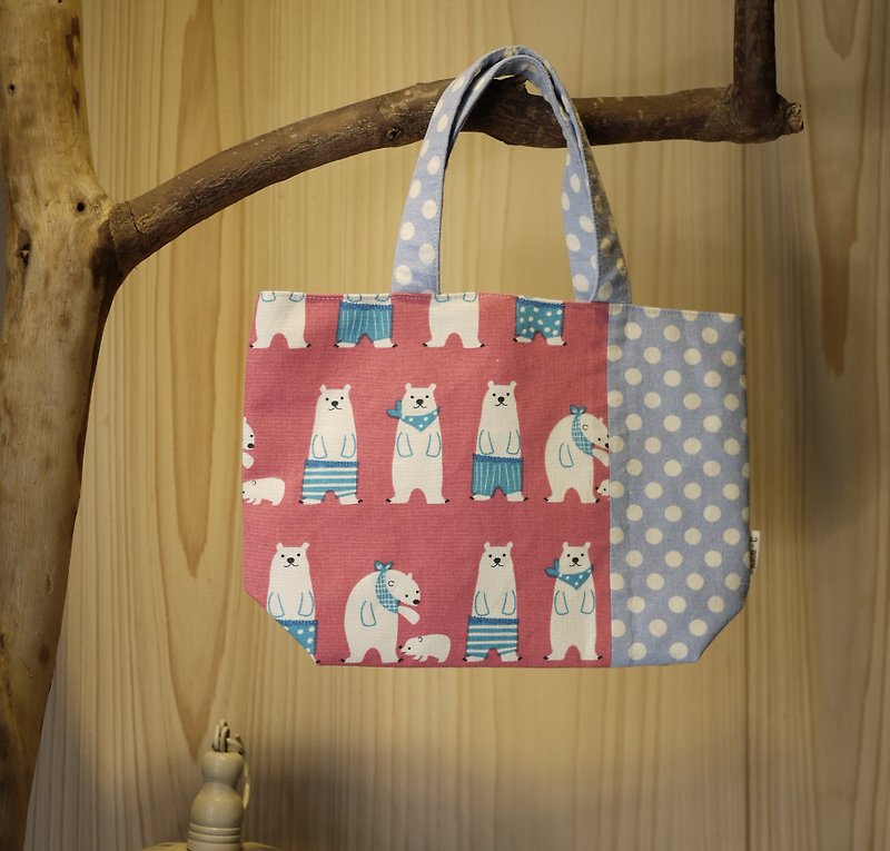 [Katie. C Katie. heart. Feel relaxed walks of life] small bag / lunch bag / Walking bag / handle bag = = pink polar bear family - กระเป๋าถือ - วัสดุอื่นๆ 