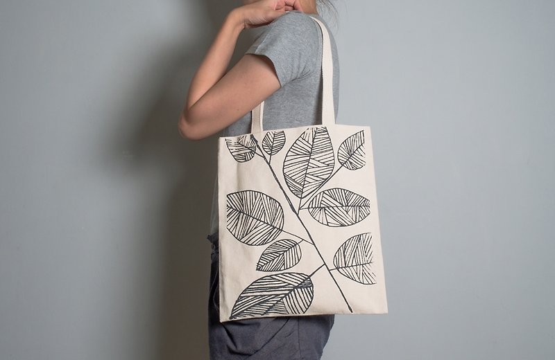 Hand-painted handprint embryo cloth bag [leaf veins] single-sided pattern portable/shoulder - กระเป๋าแมสเซนเจอร์ - ผ้าฝ้าย/ผ้าลินิน สีม่วง