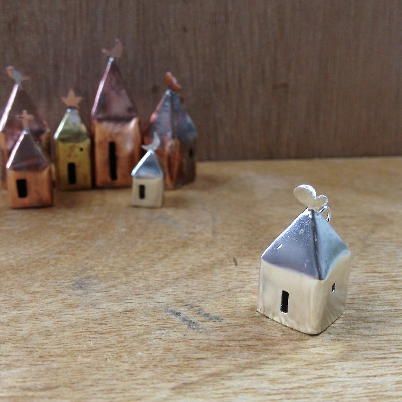 Small hand-made sterling silver pendant butterfly house - สร้อยคอ - โลหะ สีเทา