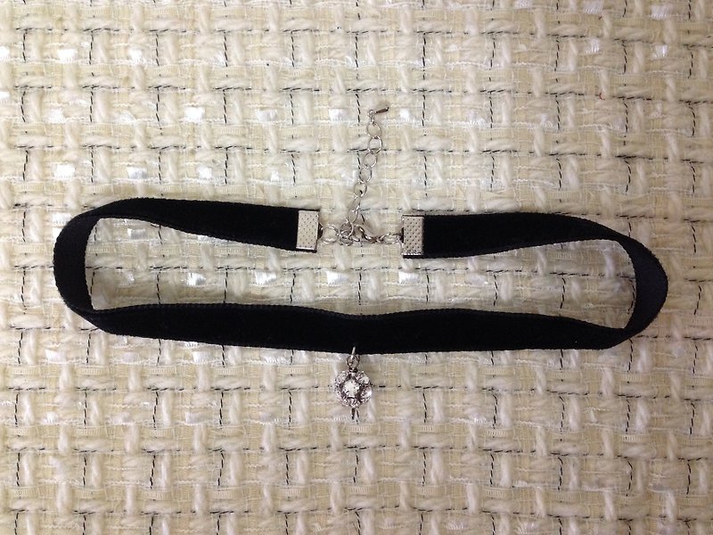 絨面緞帶x施華洛世奇鑽球頸鍊 - 項鍊 - 其他金屬 黑色