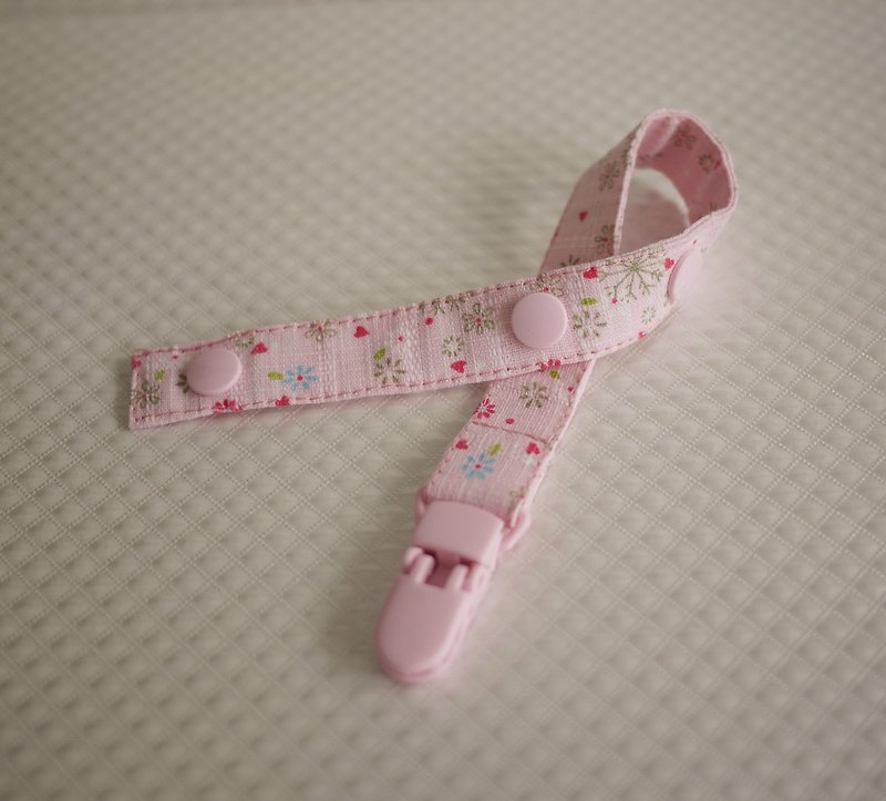 [Katie. C Katie. heart. Feel life] Mommy's little helper = adjustable pacifier chain = heart flower blossoming open - Bibs - Other Materials Pink