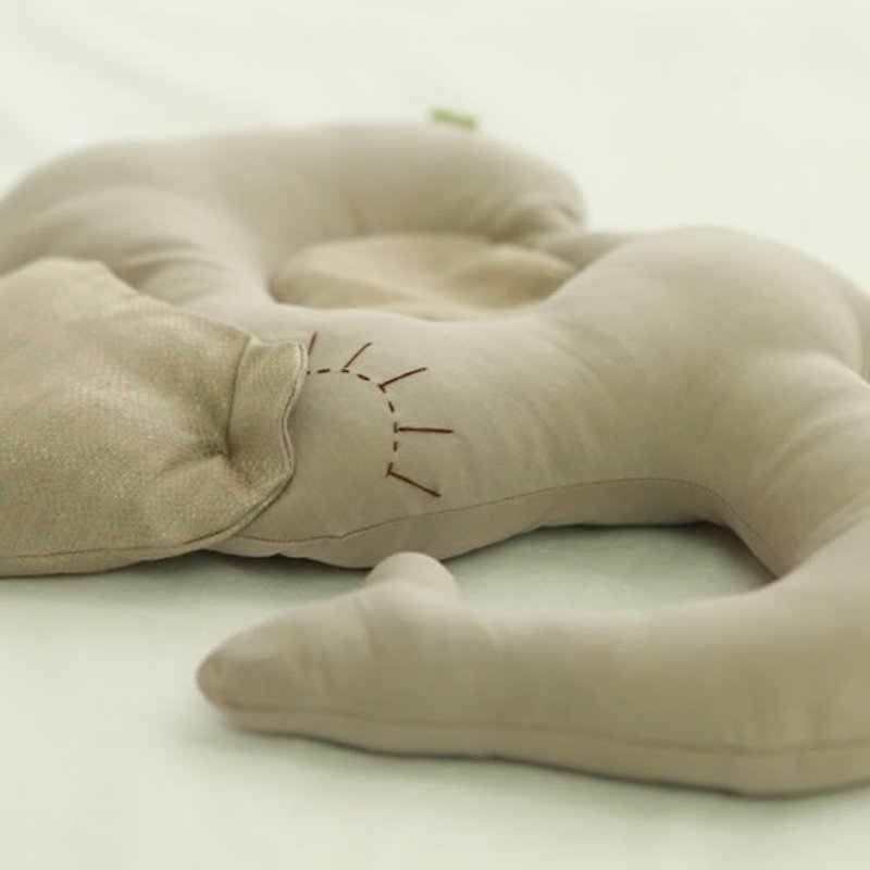 KAKIBABY專利天然柿子染布 - 大象嬰幼兒專用頭部定型枕 - 滿月禮物 - 棉．麻 金色
