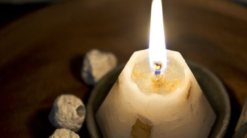 Mountain candle with gold shinning - Golden mountain - เทียน/เชิงเทียน - ขี้ผึ้ง ขาว