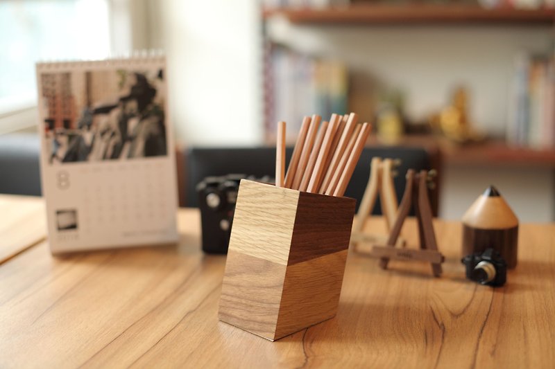 Unic原木撞色設計拼接筆筒【可客製化】 - 筆筒/筆座 - 木頭 咖啡色