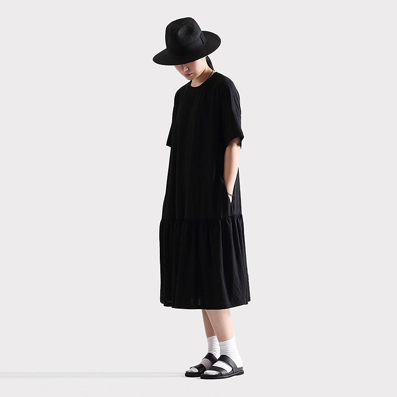 Low-waist dress - กระโปรง - วัสดุอื่นๆ สีดำ