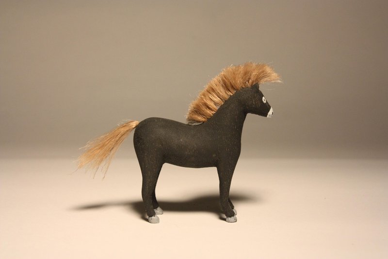 Department of Small Animal Healing carvings _ black horse Black Horse (hand-carved wood 10P Limited) - ของวางตกแต่ง - ไม้ สีดำ