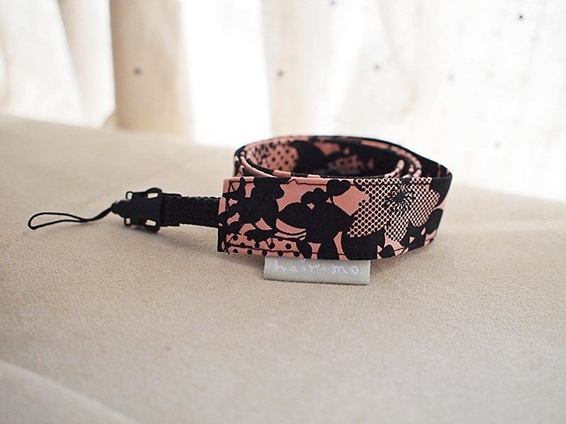hairmo. Black pink flower double back strap + QR (little holes) - ที่ใส่บัตรคล้องคอ - วัสดุอื่นๆ สึชมพู