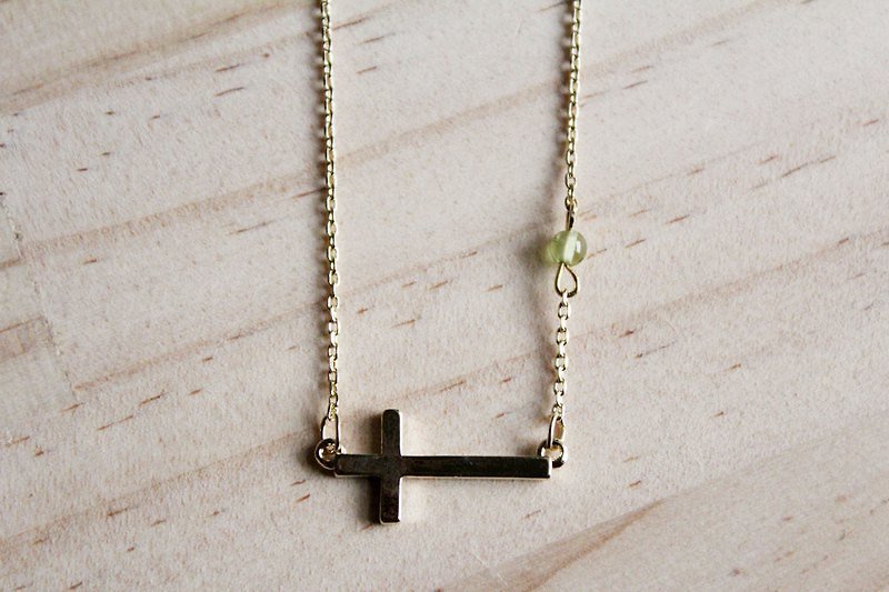 橄欖石Peridot（幸運之石）十字架小項鍊。Cross necklace - สร้อยคอ - เครื่องเพชรพลอย สีเขียว