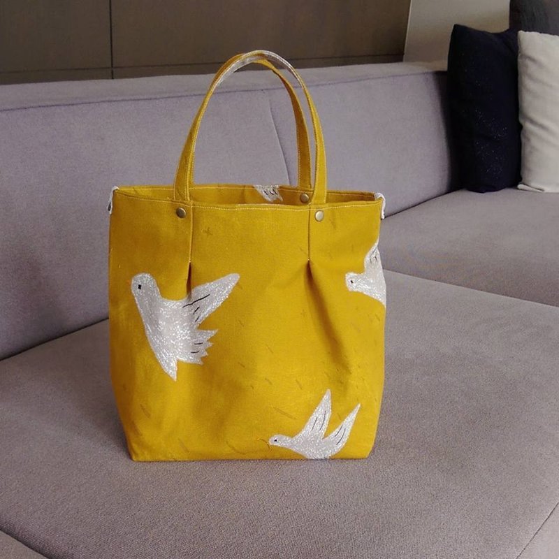 / Hand made limited / sunset birds pleated bud Walking Tote - กระเป๋าถือ - วัสดุอื่นๆ สีเหลือง