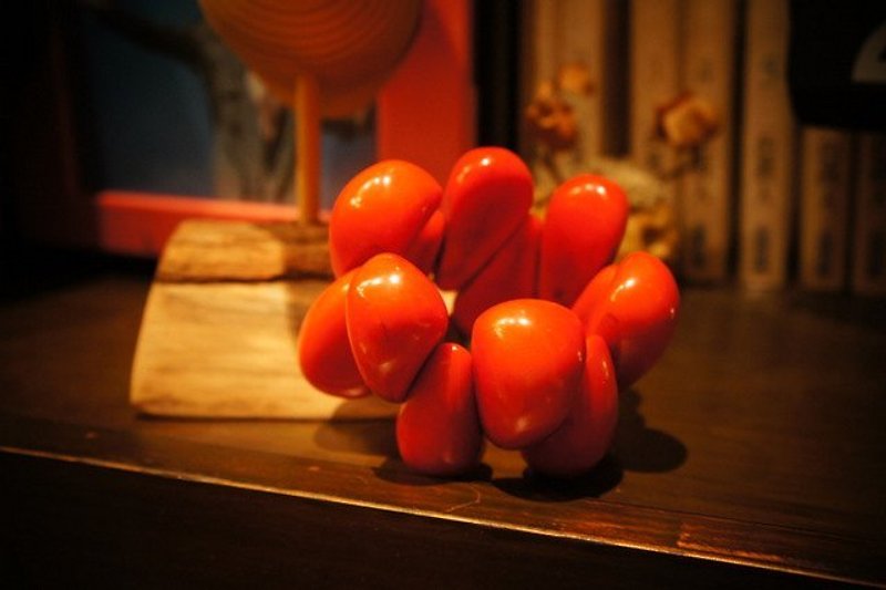 Vista [knowledge], South America, Tagua fruit ivory bracelet - drop type, red - สร้อยข้อมือ - พืช/ดอกไม้ สีแดง