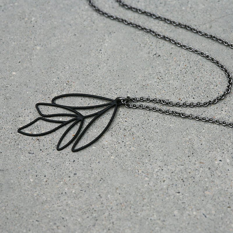 Black Leaf Black Leaf Pendant Necklace - Necklaces - Other Metals 