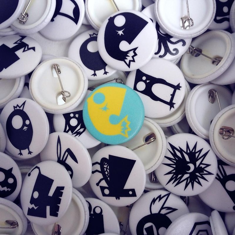 JokerMan-Colorful cute animals/English letter badges-No.03 Dukou fish - Badges & Pins - Plastic Blue