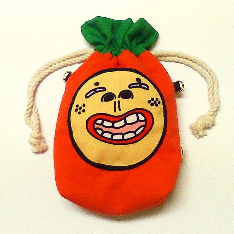 『人中人』趣味插畫蘿蔔包  - 橘  (多功能束口袋 / 斜背包 / 可裝相機、拍立得 ) - 側背包/斜背包 - 其他材質 橘色