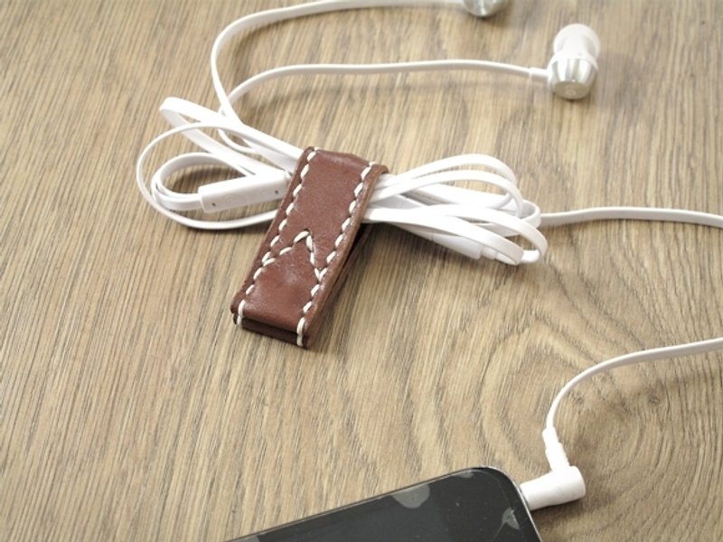 緊貼(夾)著iPhone 耳機線收納之進化 x 書簽 全手縫製 (棕) - 捲線器/電線收納 - 真皮 咖啡色