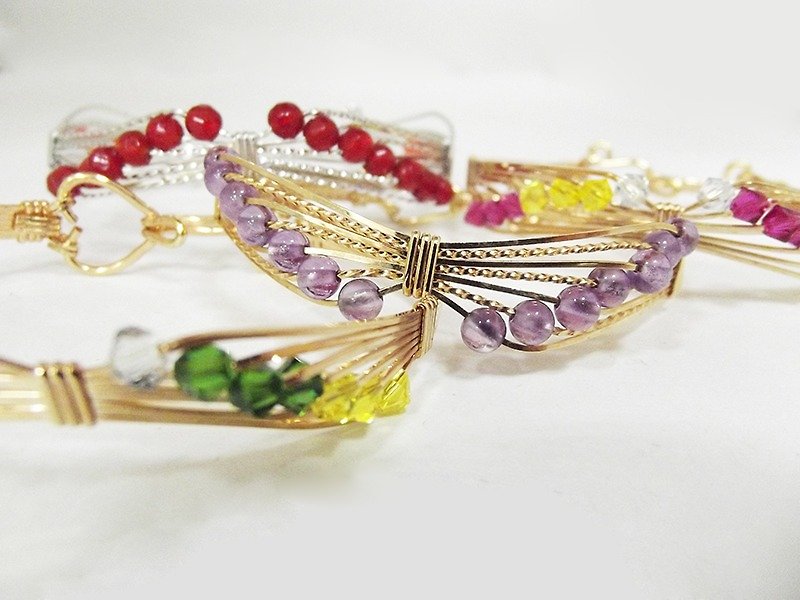 [Mrs.U silk Tibetan honey] SWAROVSKI butterfly bracelet - สร้อยข้อมือ - โลหะ หลากหลายสี