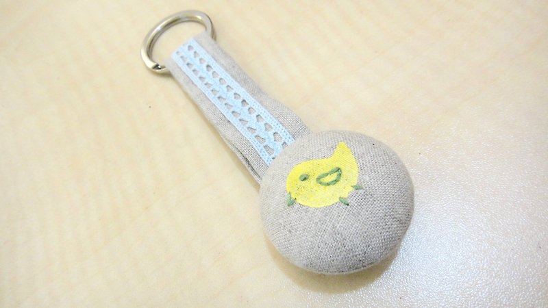 Customized hand-embroidered English name-hand-painted cloth button key ring - อื่นๆ - วัสดุอื่นๆ สีกากี