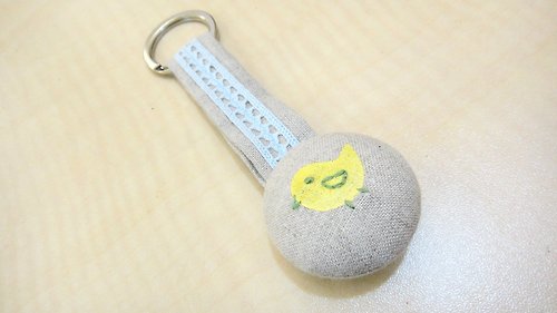 alma-handmade 客製化手繡英文名-手繪布釦鑰匙圈