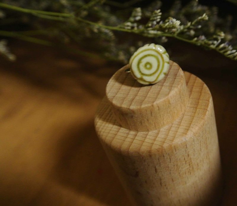 【 T - C 】耳環 日本白瓷 瓷器  限量 自然釉色 無限看不膩色調 攝氏1350高溫燒製 - 耳環/耳夾 - 瓷 