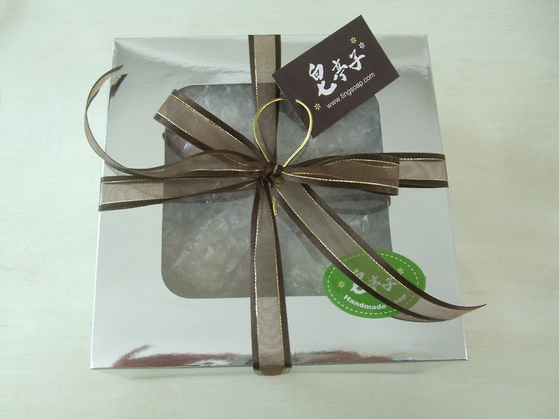 Cupcakes four in the gift box - สบู่ - พืช/ดอกไม้ 