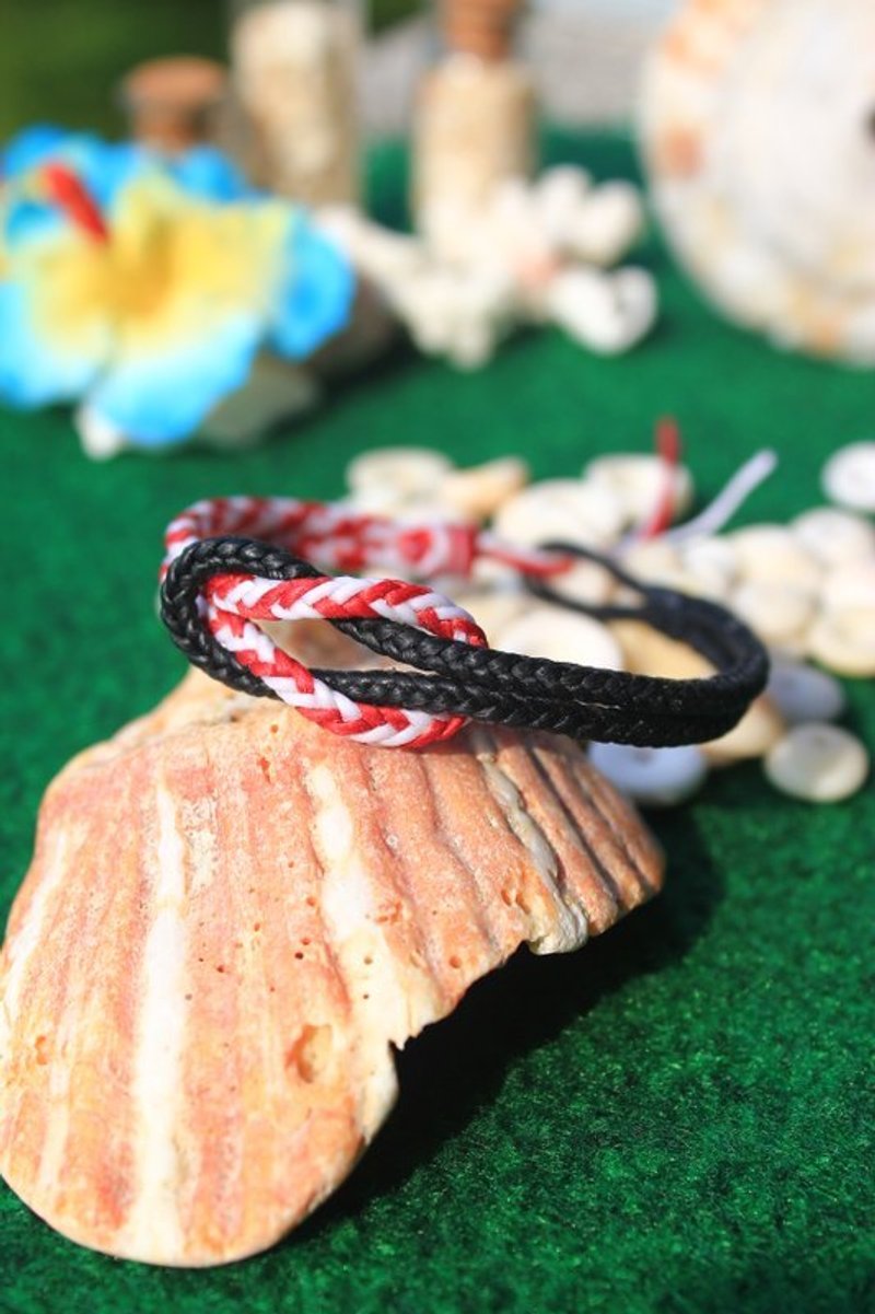 TvT／正方交叉蠟線編繩手環 - 手鍊/手鐲 - 棉．麻 黑色