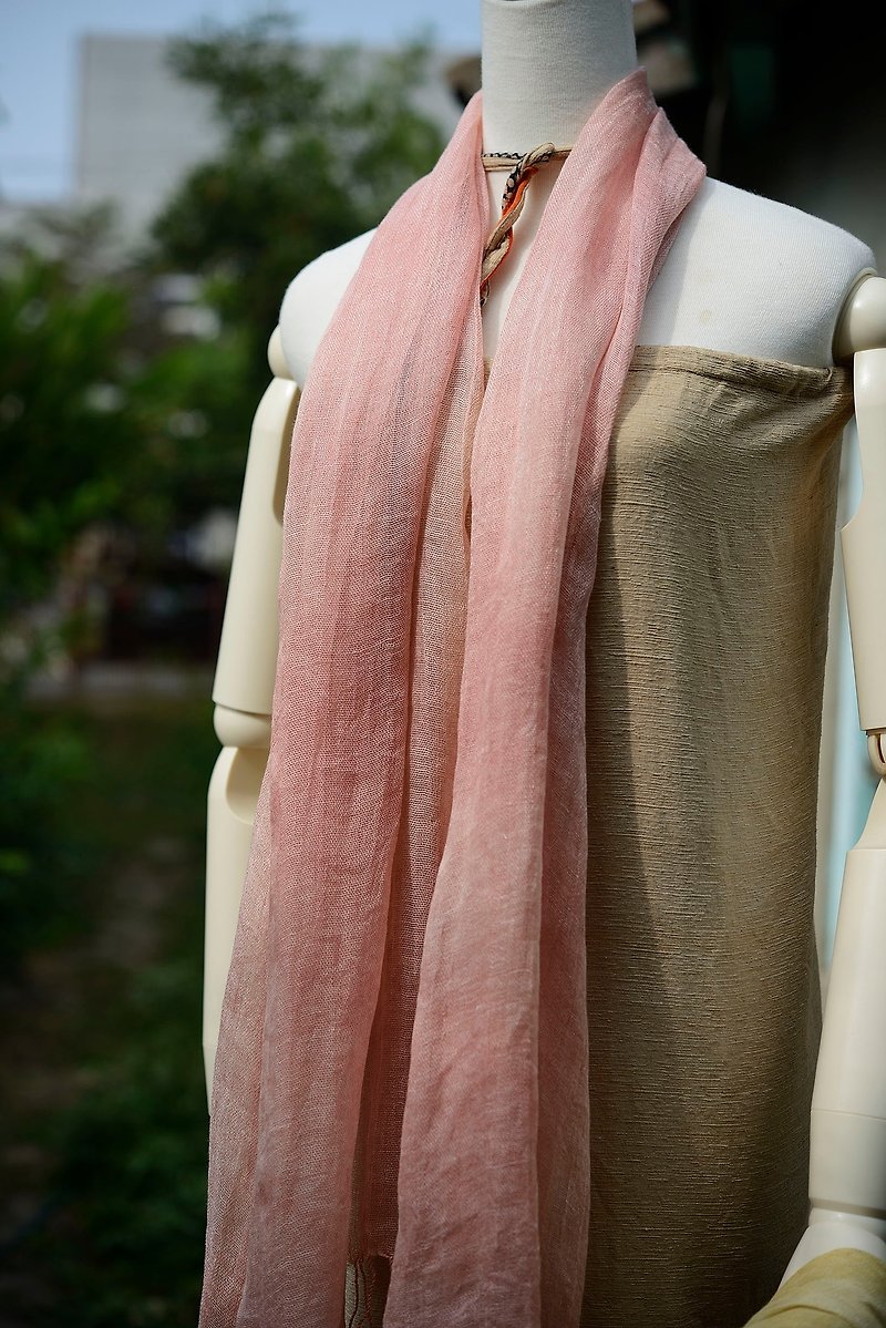 Madder plant dyed linen scarf - ผ้าพันคอ - ผ้าฝ้าย/ผ้าลินิน 