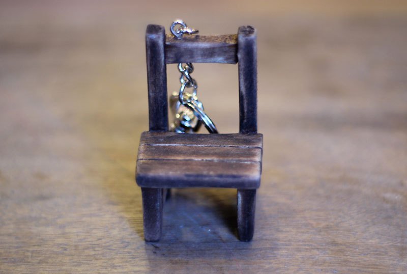 Mini old school chair ㅠ keychain / brown - Keychains - Wood Brown