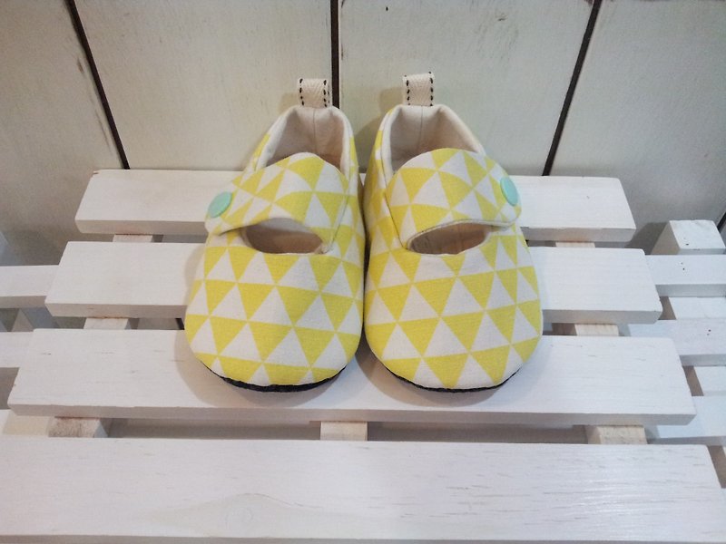 Triangle together several baby toddler shoes (12cm) (yellow) - รองเท้าเด็ก - วัสดุอื่นๆ สีเหลือง