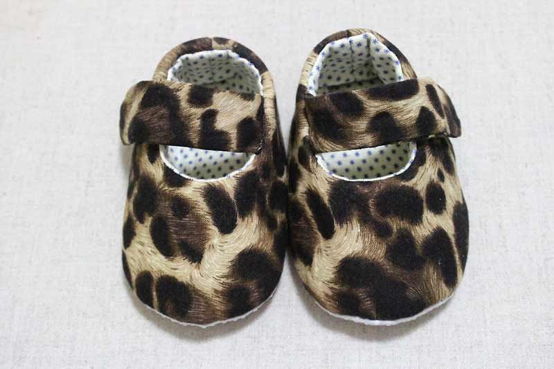 寶貝室內學步鞋-豹紋 - รองเท้าเด็ก - วัสดุอื่นๆ สีนำ้ตาล