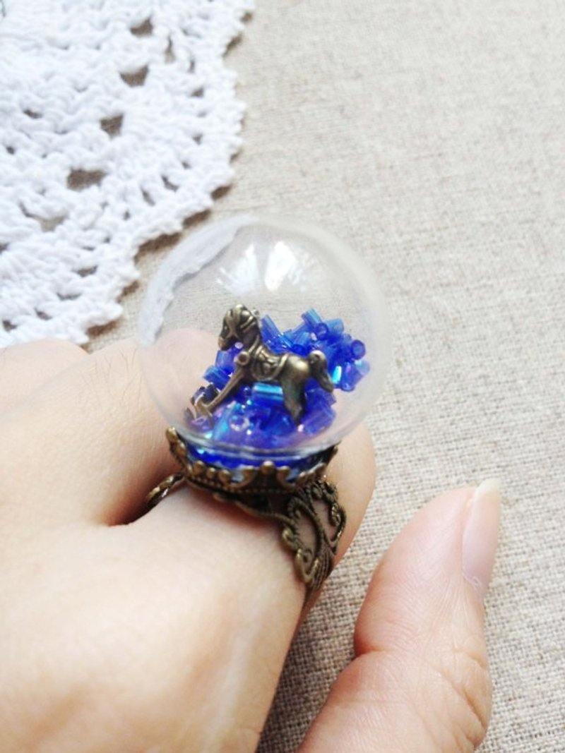 imykaka ★~☆ 浪漫彩藍木馬水晶玻璃 古典通花戒指 - 戒指 - 玻璃 藍色