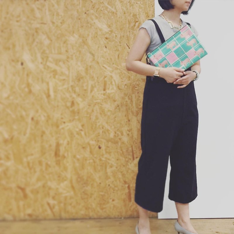 Cute Pig Handbag lovely piggy clutch bag by Shuki Design - กระเป๋าคลัทช์ - หนังแท้ สีเขียว