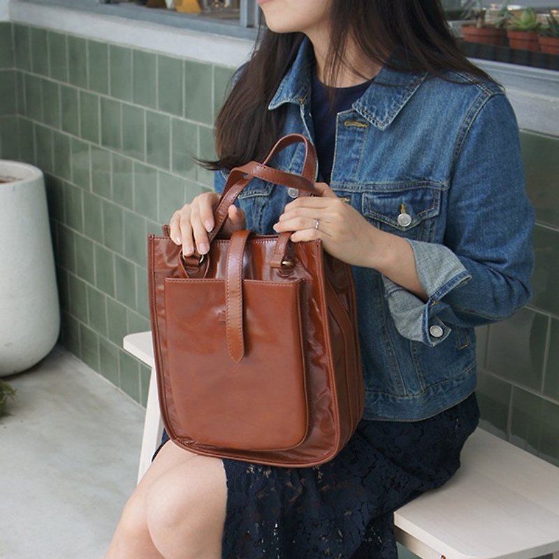 Good texture for work with _ cowhide shoulder bag _ Taiwan design _ limited handmade _ coffee color - กระเป๋าแมสเซนเจอร์ - หนังแท้ สีนำ้ตาล