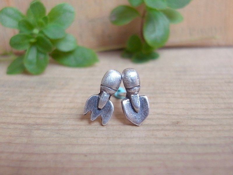 Small Shovel and  Small Rake--Cute Gardening Tools-Sterling Silver-Stud Earrings - ต่างหู - เงิน สีเทา