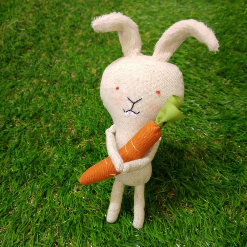Rabbit holding carrot - อื่นๆ - วัสดุอื่นๆ สีส้ม
