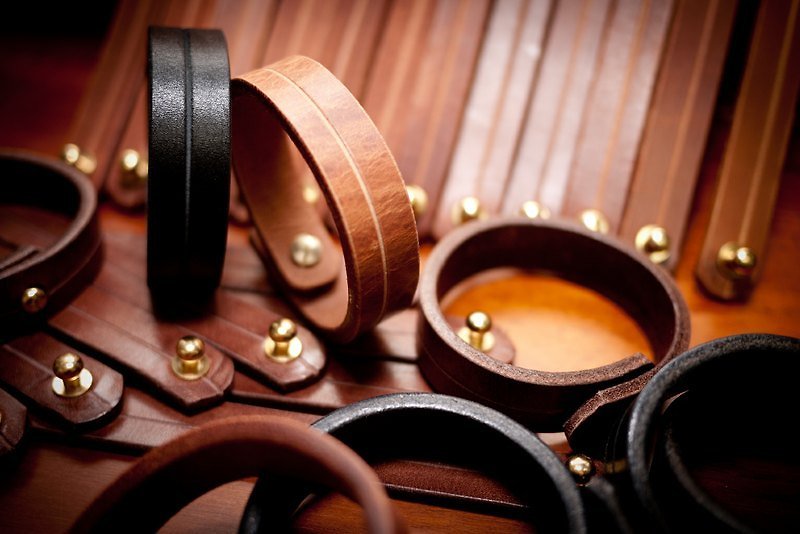 Italian vegetable tanned leather handmade leather bracelet, primary color / coff - Cuisine - Genuine Leather Brown