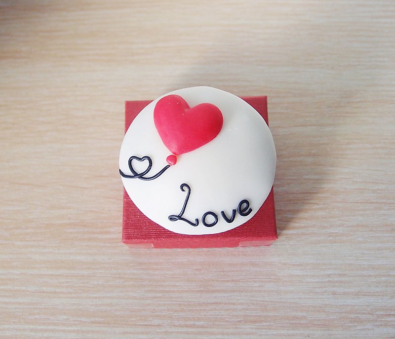 [Wedding] wedding series of small objects, sister gift, gift LOVE balloon probe housing fondant cupcakes (10 in) - อื่นๆ - อาหารสด 